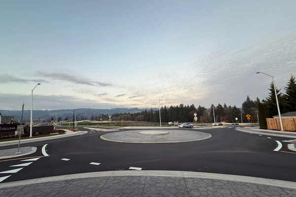 How to use a roundabout or traffic circle